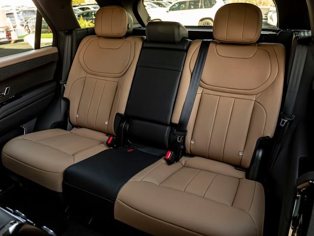 New 2026 Santorini Black Land Rover Dynamic SE image 27