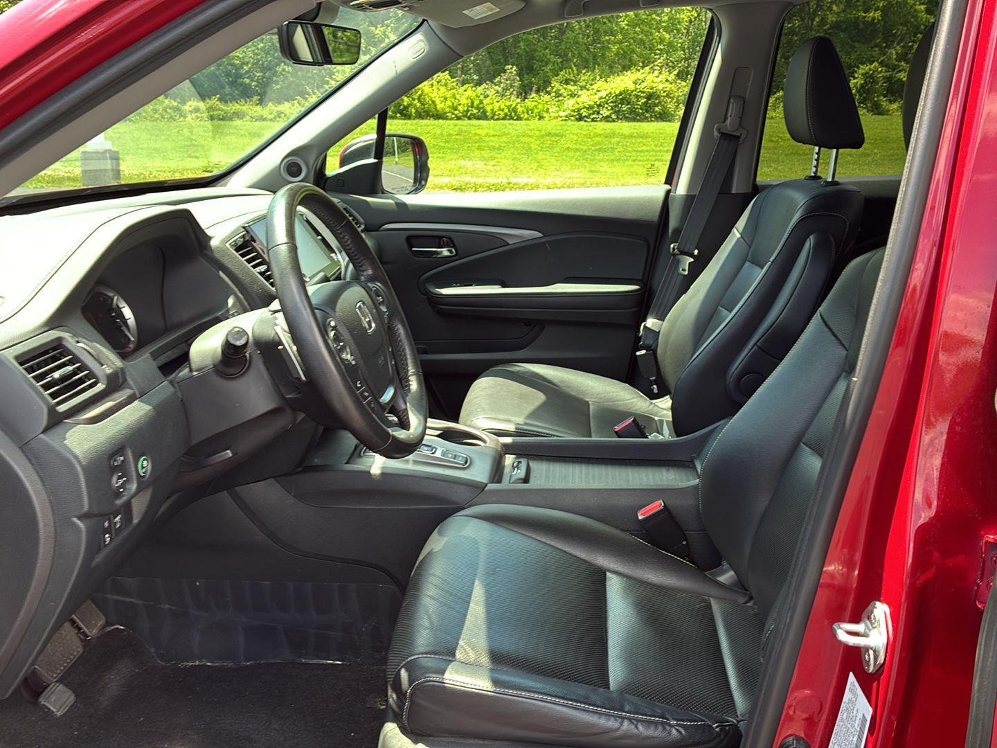 Used 2023 Radiant Red Metallic II Honda RTL image 9