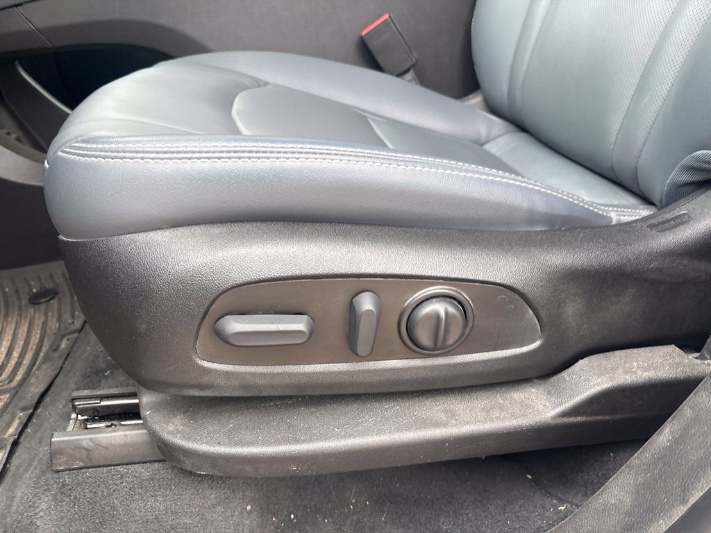 Used 2023 Gray Metallic Buick Essence image 13