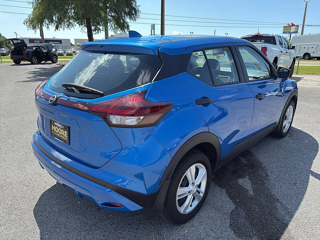 Used 2025 Electric Blue Metallic Nissan  image 5