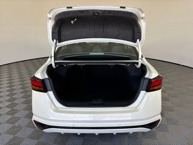 Used 2023 White Nissan 2.5 SV image 30