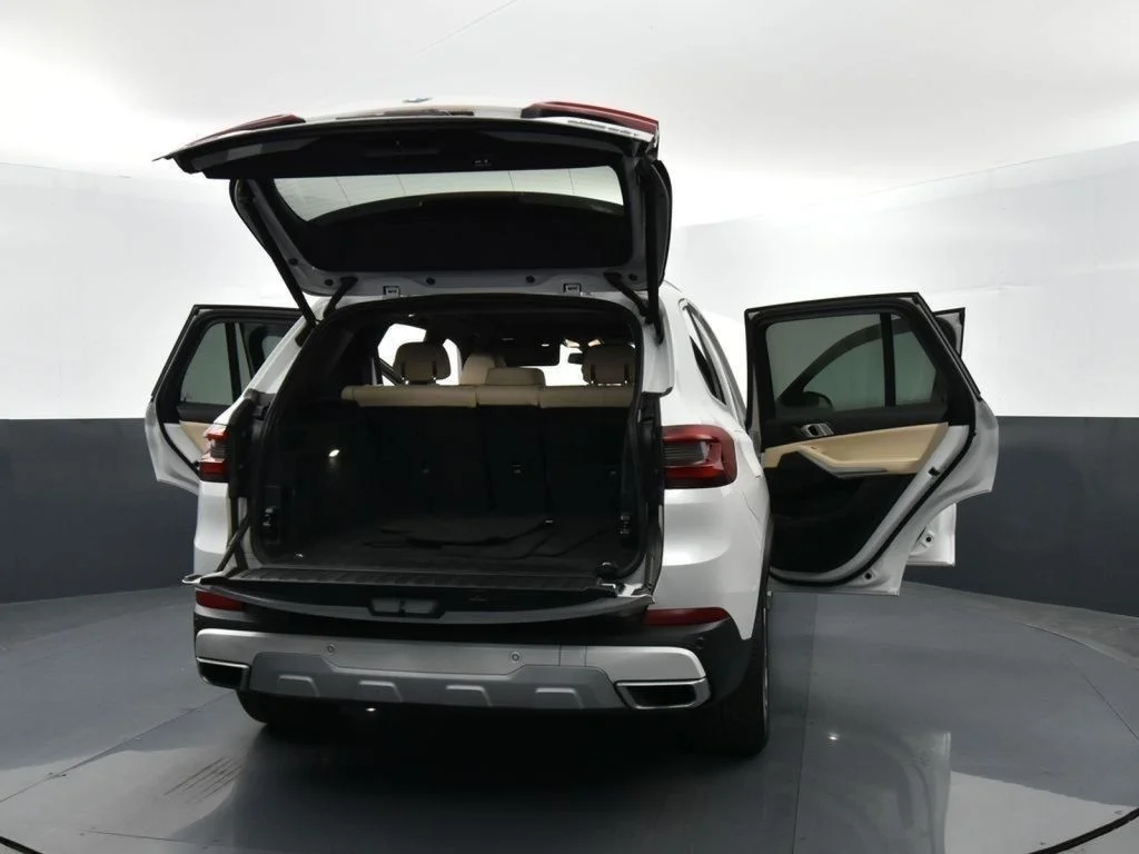 Used 2022 White BMW sDrive40i image 37