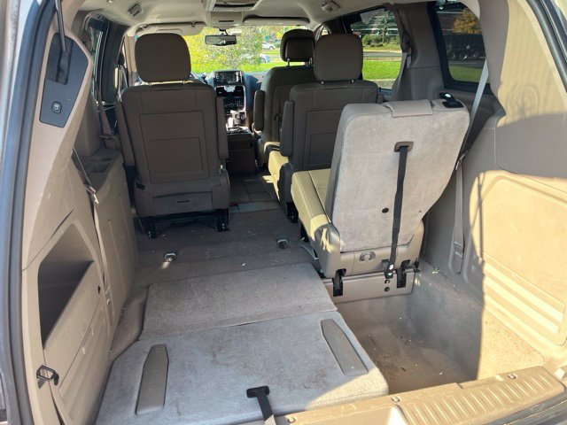 Used 2015 Beige Chrysler Touring-L image 4
