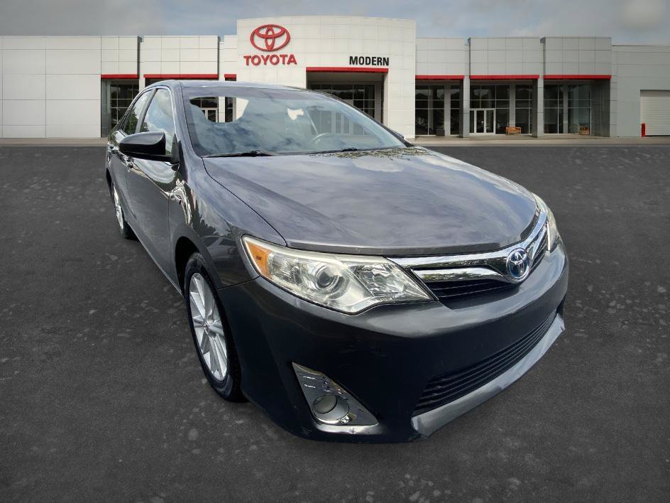 Used 2014 Magnetic Gray Metallic Toyota XLE image 3