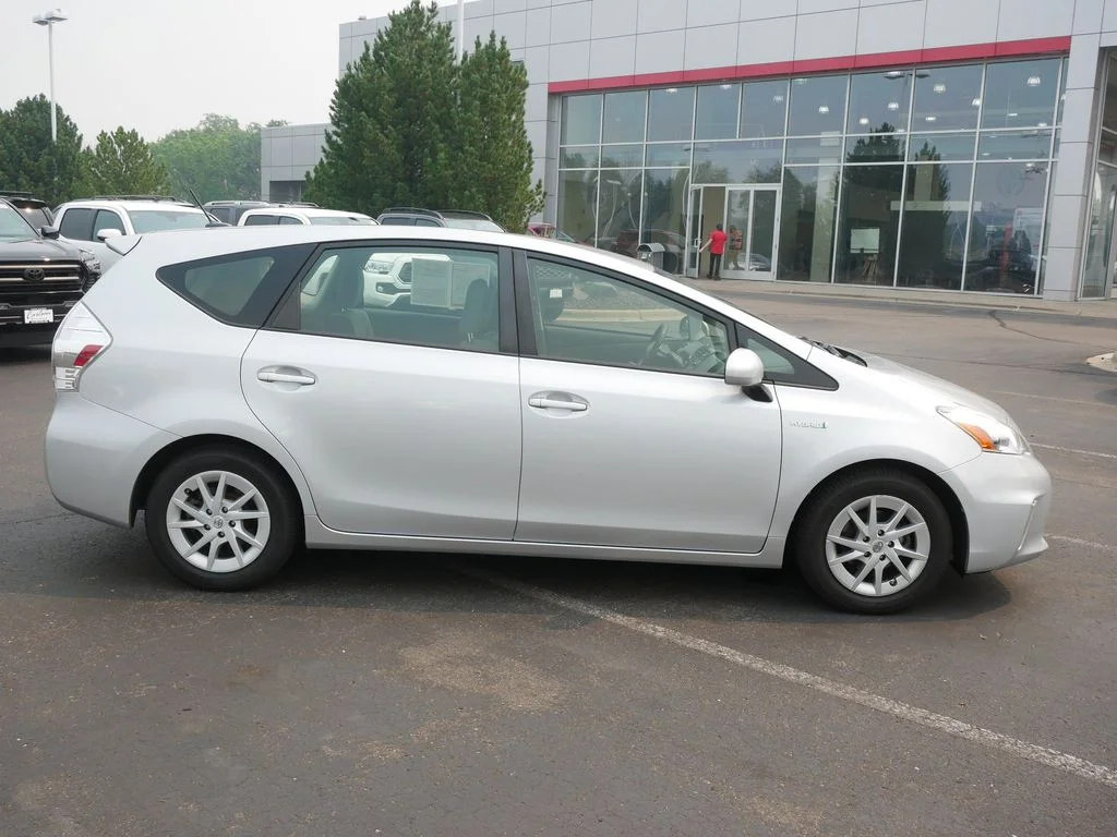 Used 2014 Silver Toyota Three image 4