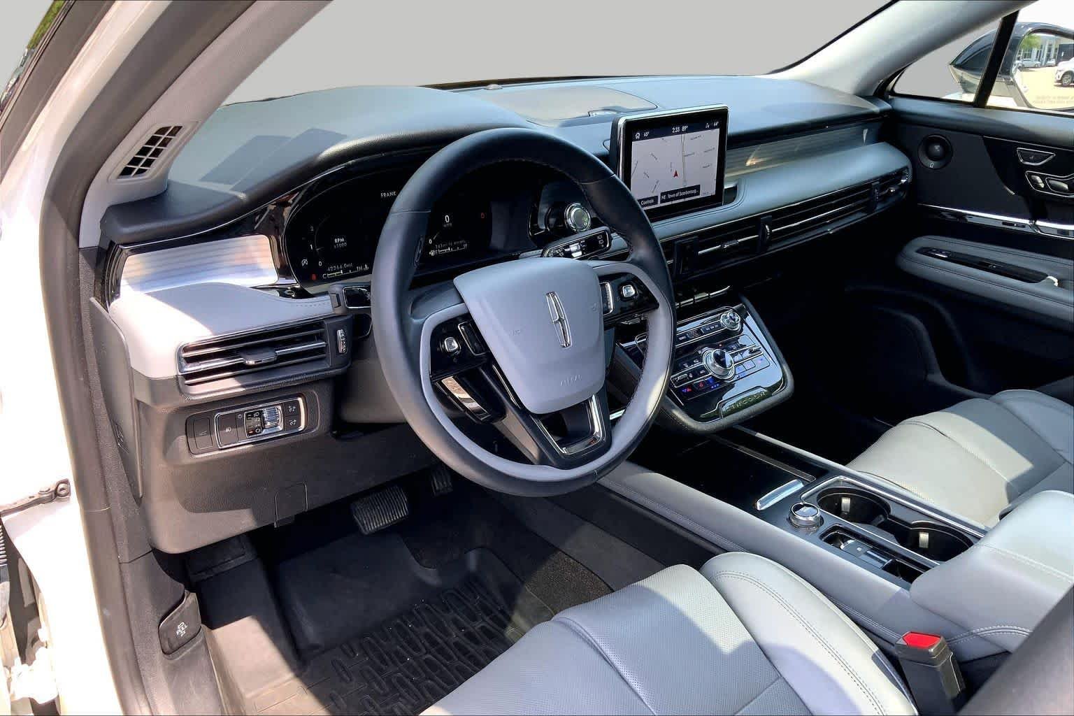 Used 2022 Pristine White Metallic Tri-Coat Lincoln Reserve image 18