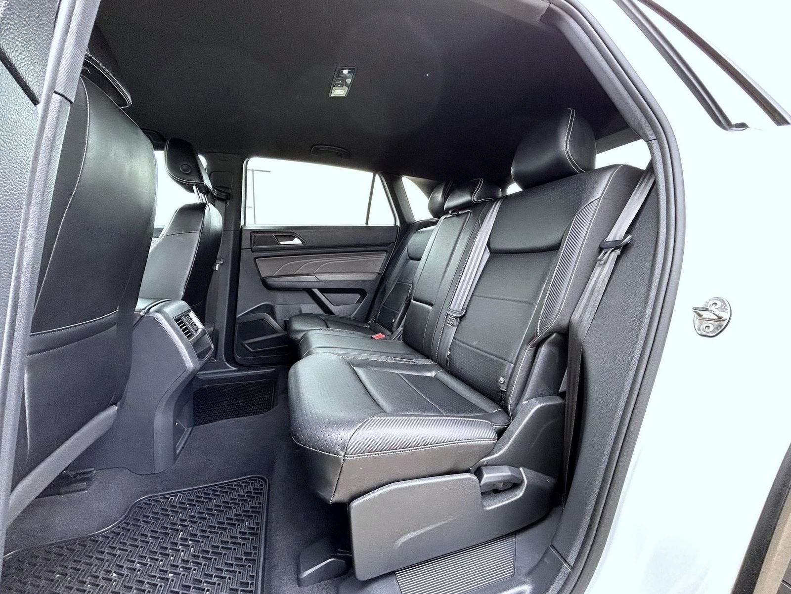 Used 2022 White Volkswagen 3.6L V6 SE w/Technology image 19