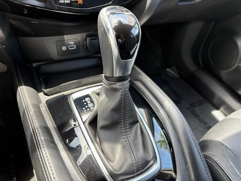 Used 2018 Silver Nissan SL image 27
