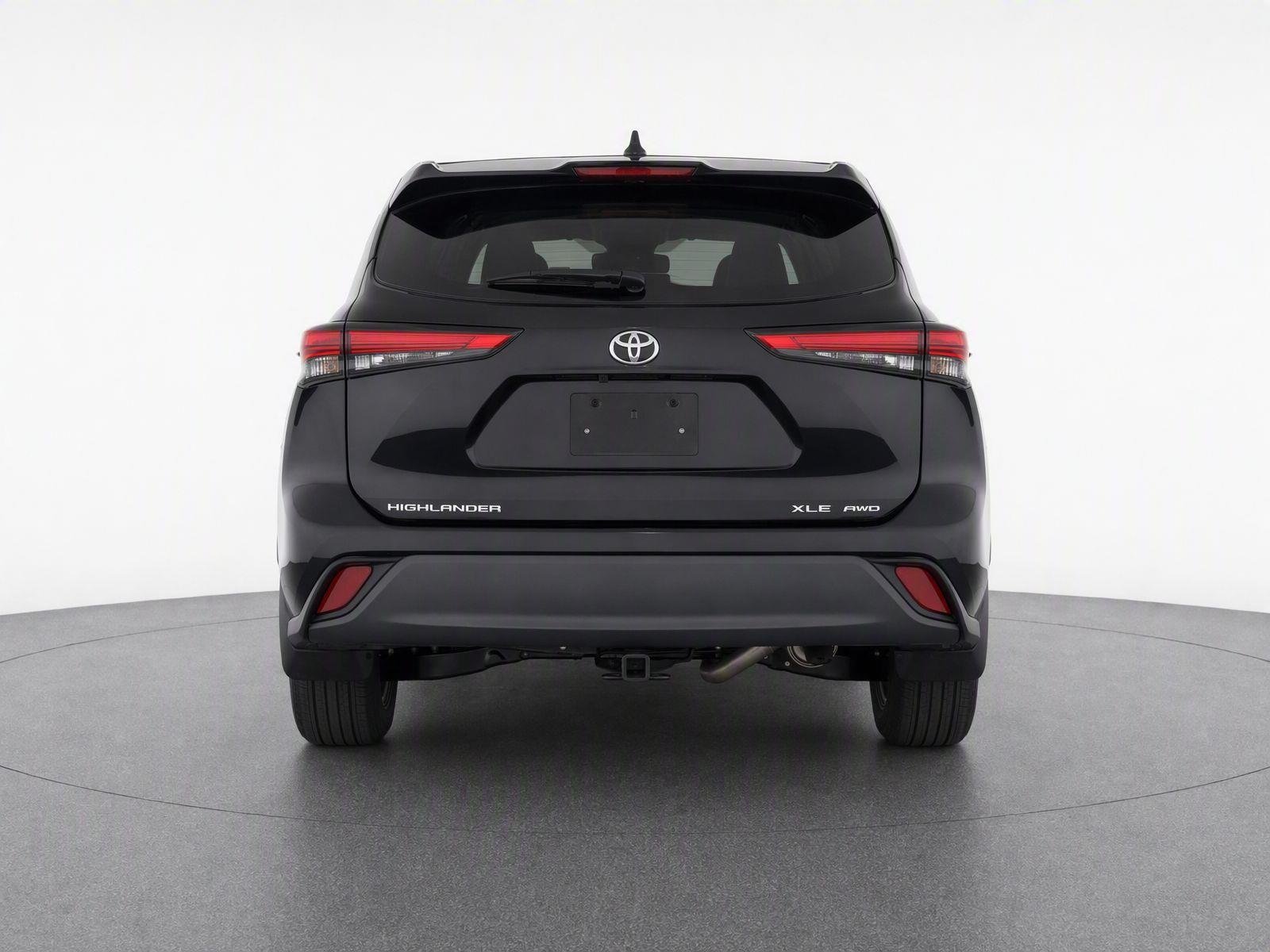 Used 2021 Midnight Black Metallic Toyota XLE image 4