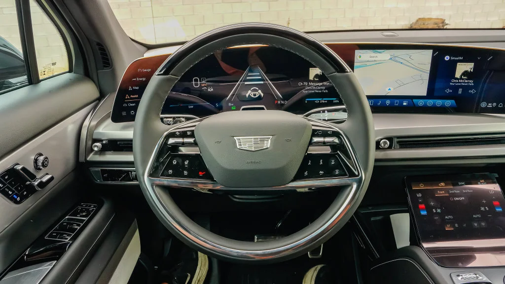 2027 Cadillac VISTIQ Luxury - Photo 16