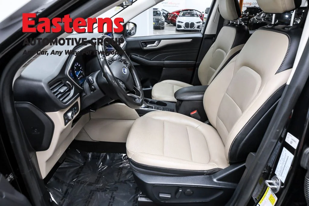 Used 2021 Black Ford SEL image 14
