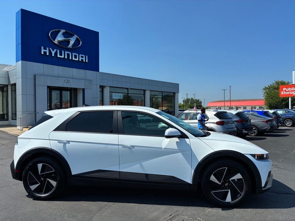 New 2026 White Hyundai SE image 11