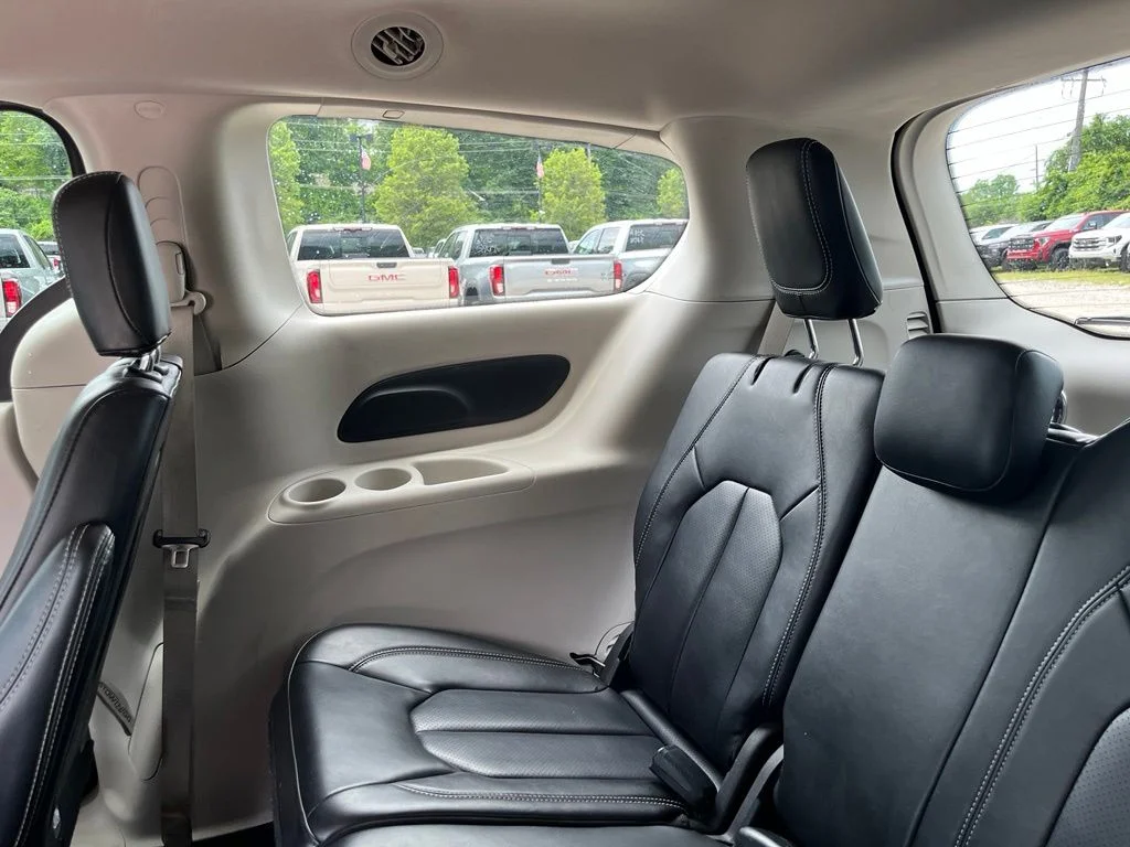 Used 2023 Crystal Metallic Chrysler Touring L image 33