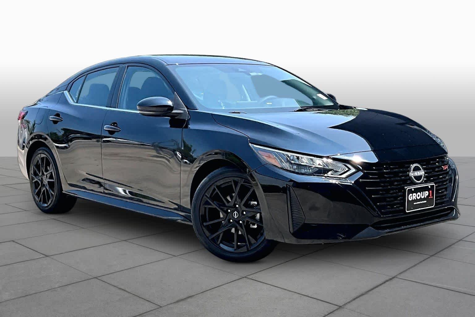Used 2025 Super Black Nissan SR image 3