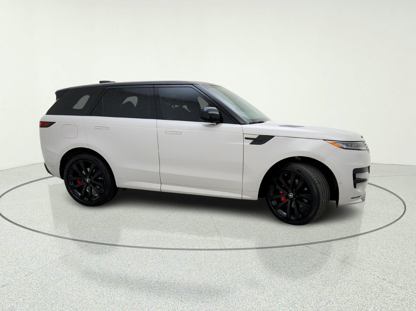 Used 2025 BORASCO GREY Land Rover Dynamic SE image 6