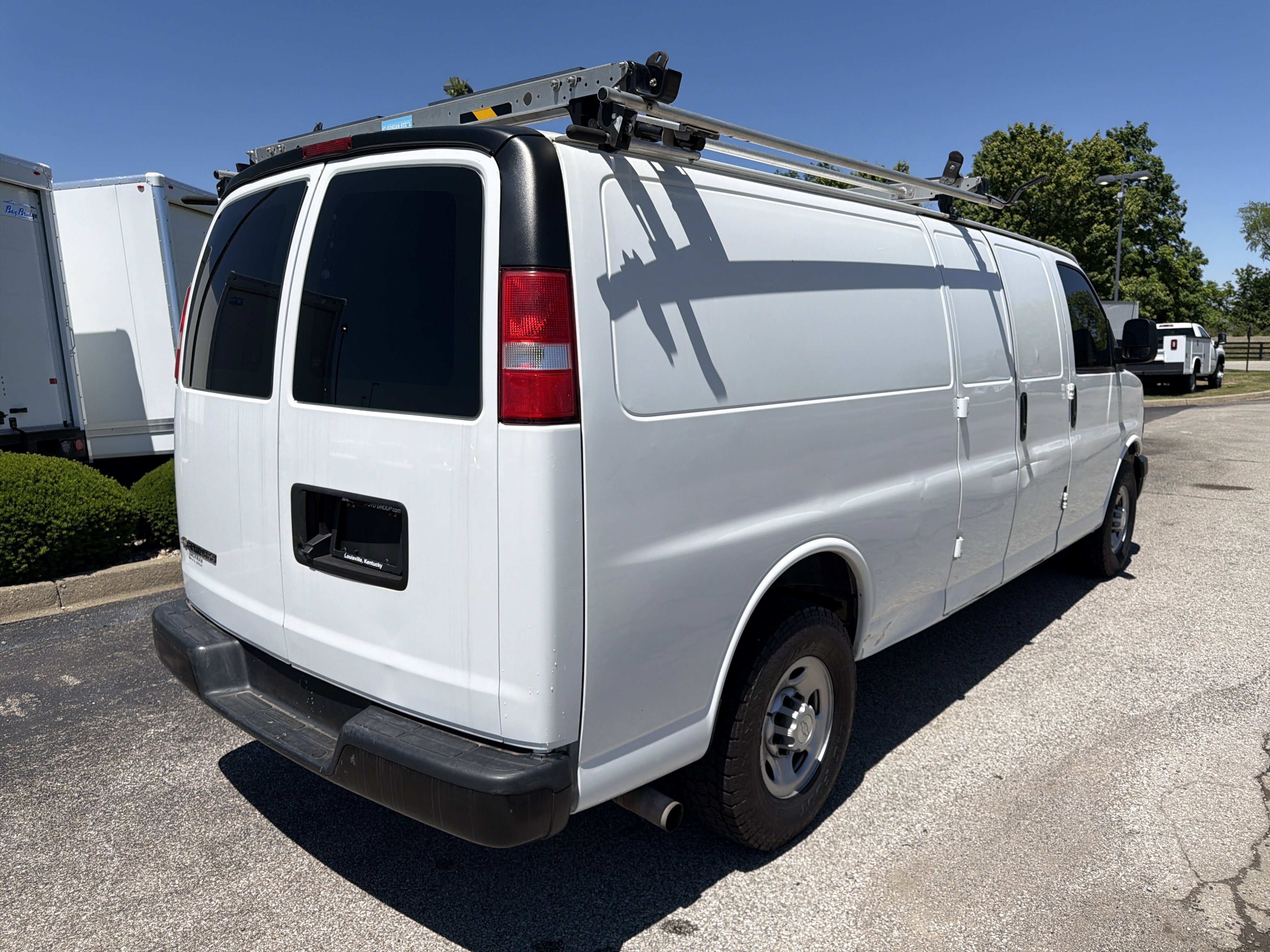 Used 2018 Summit White Chevrolet  image 7