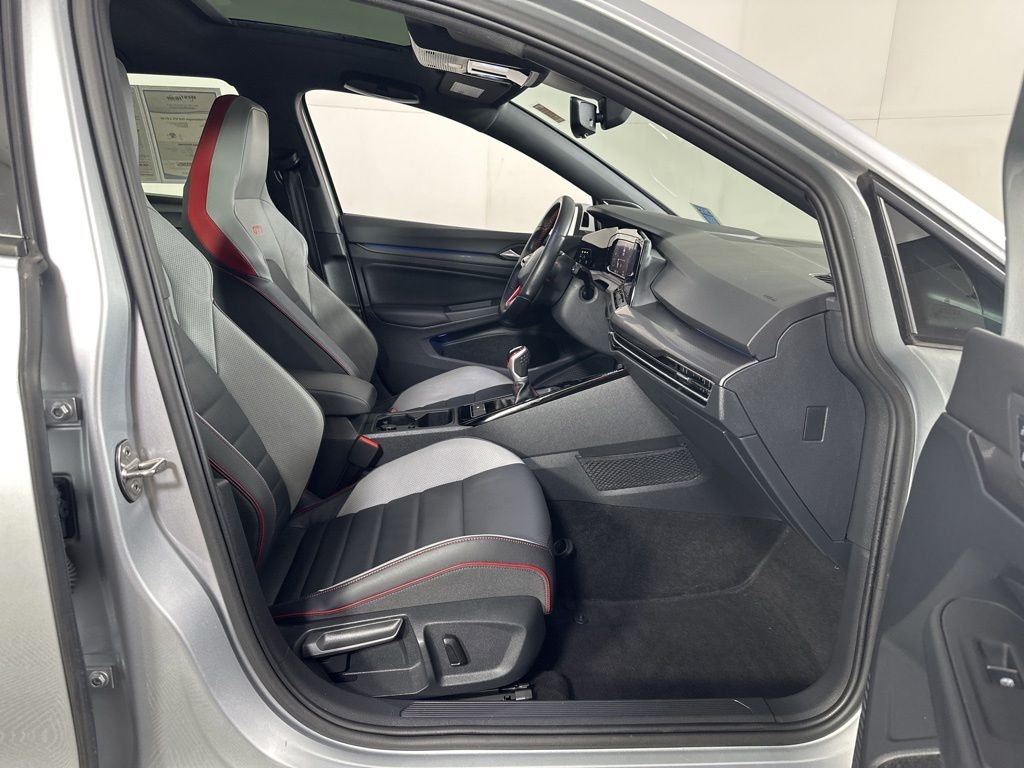 Used 2023 Silver Volkswagen 2.0T SE image 4