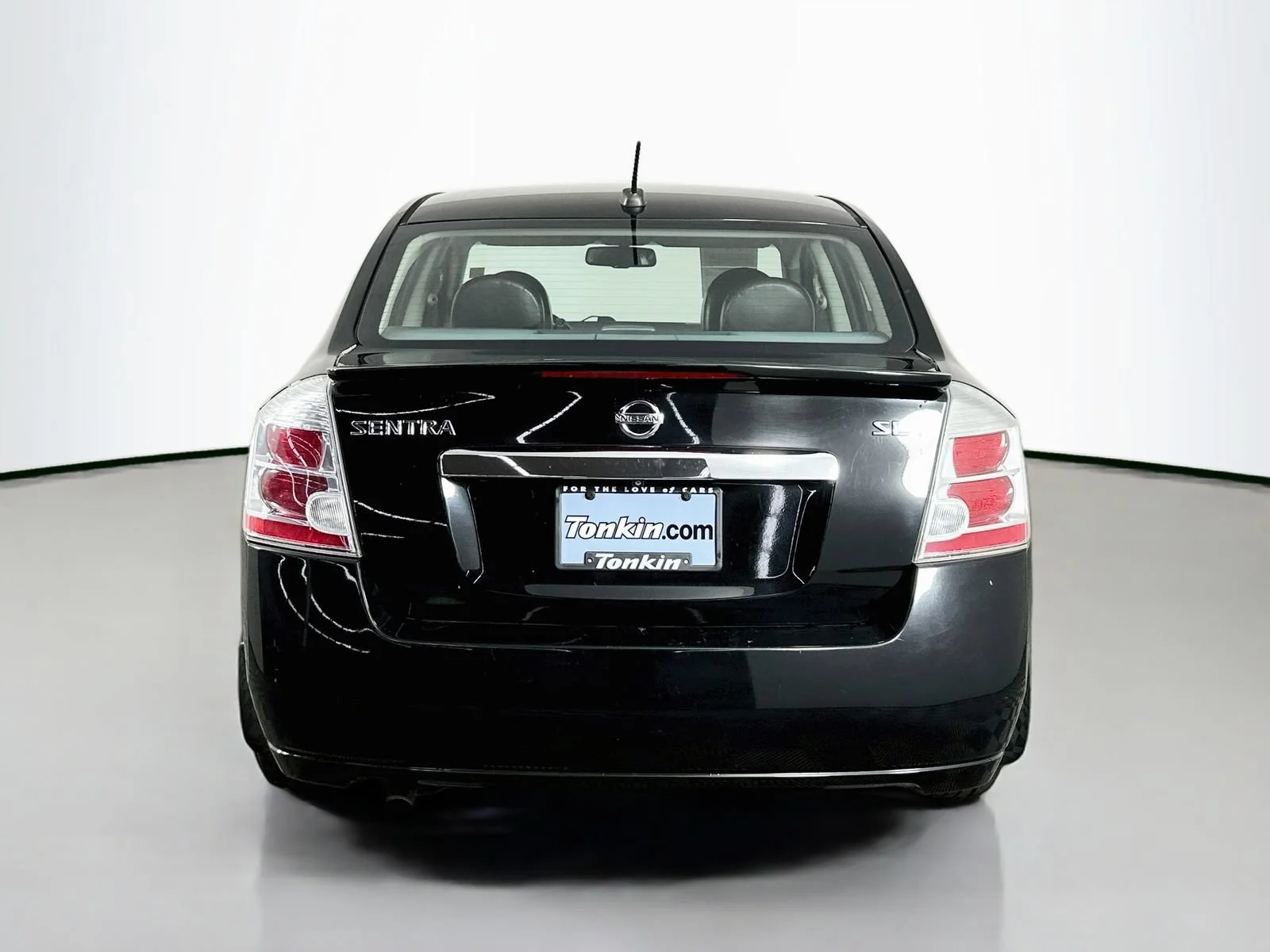 Used 2011 Black Nissan 2.0 SL image 7