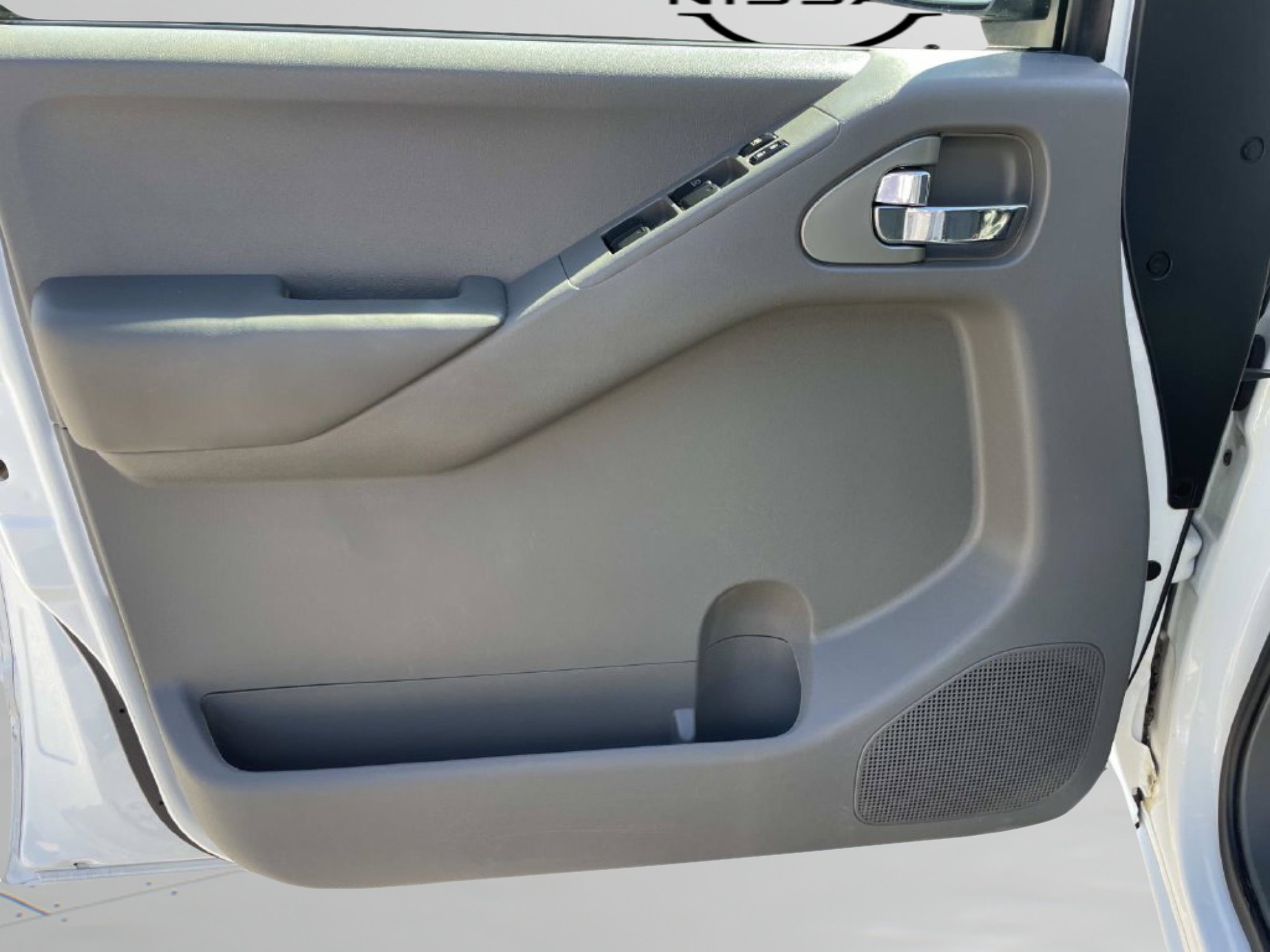 Used 2013 White Nissan SV image 19