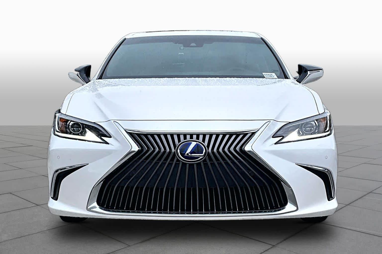 Used 2019 Eminent White Pearl Lexus  image 4