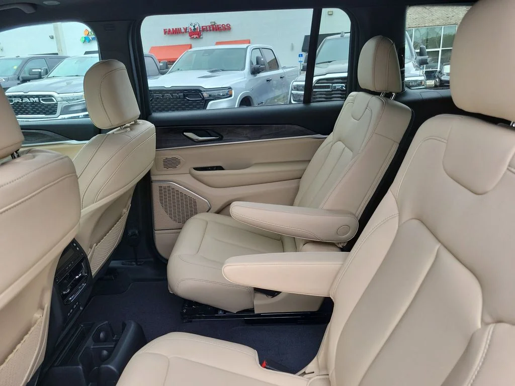 New 2026 Steel Blue Exterior Paint Jeep Limited image 24