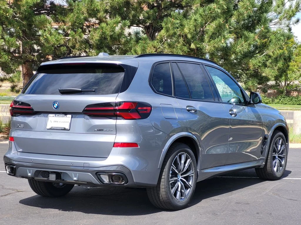 New 2026 Skyscraper Grey Metallic BMW xDrive50e image 10