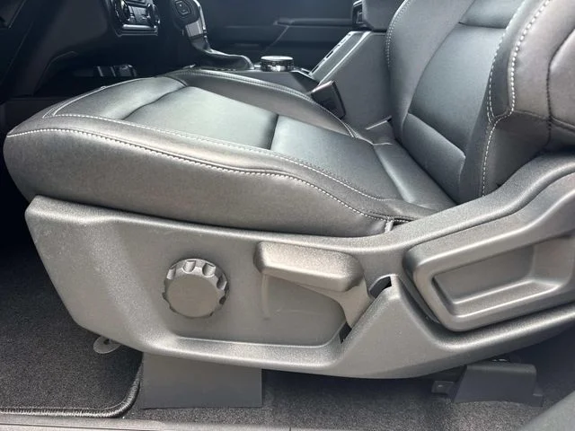 New 2026 Avalanche Gray Ford Big Bend® image 34