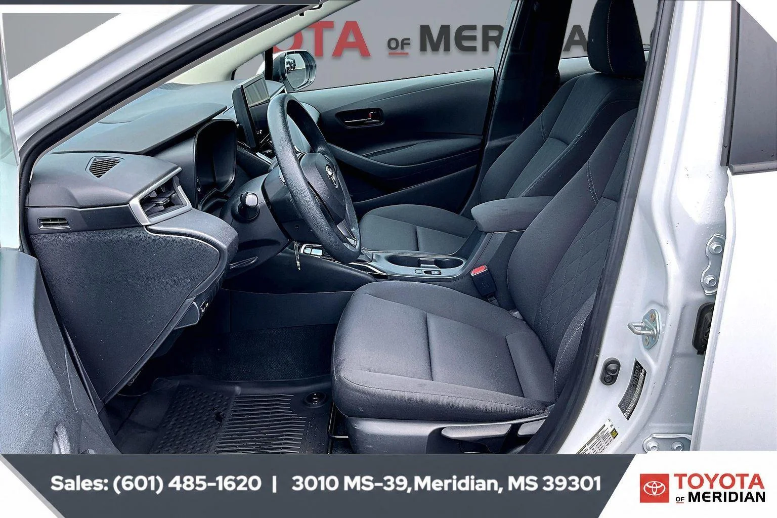 Used 2023 Ice Cap Toyota LE image 18