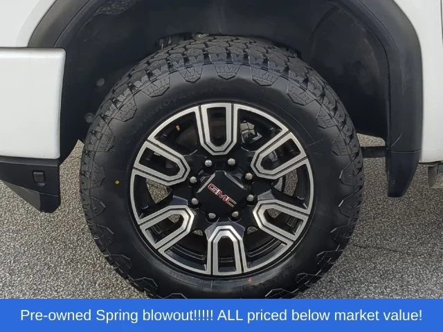 Used 2022 White GMC AT4 image 18
