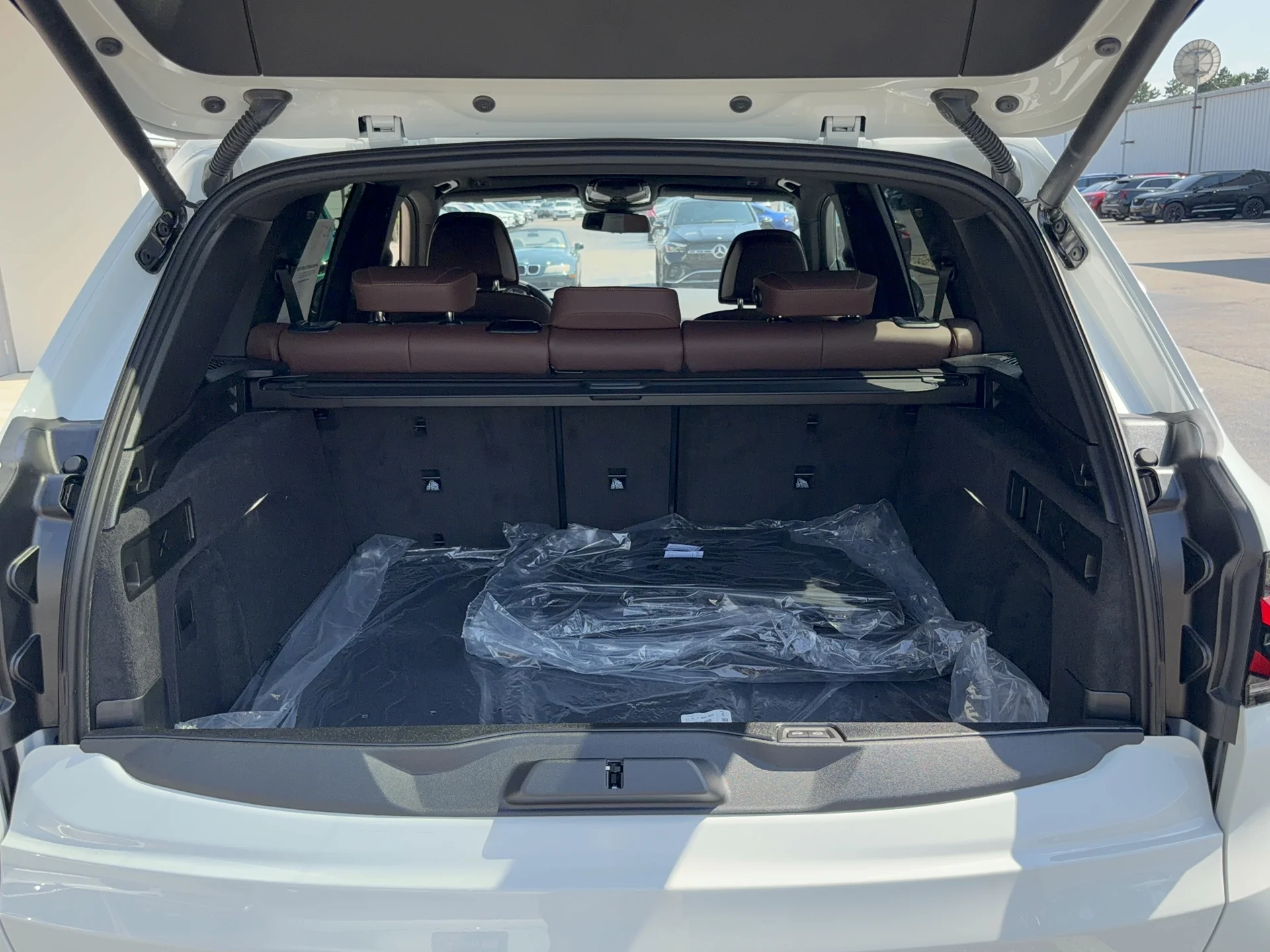 New 2026 Alpine White BMW xDrive50e image 5