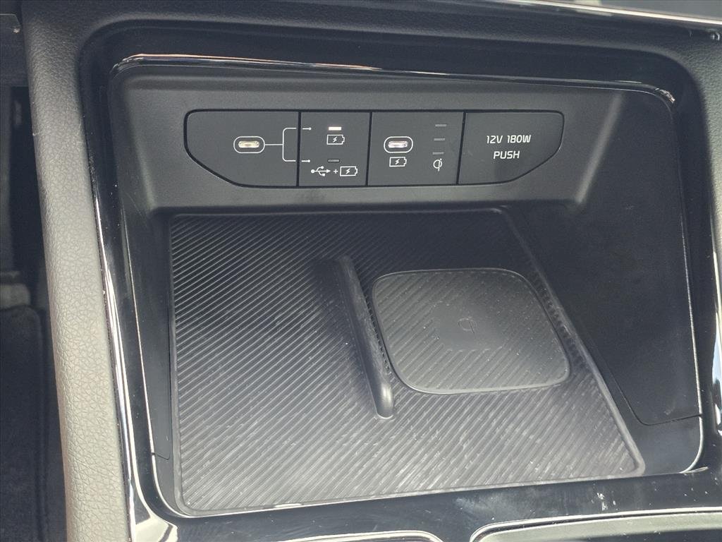 Used 2025 White Kia GT-Line image 20