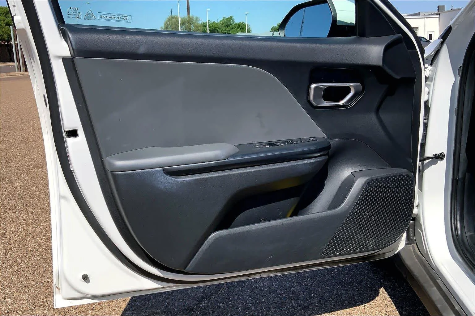 Used 2025 Snow White Pearl Kia LXS image 22