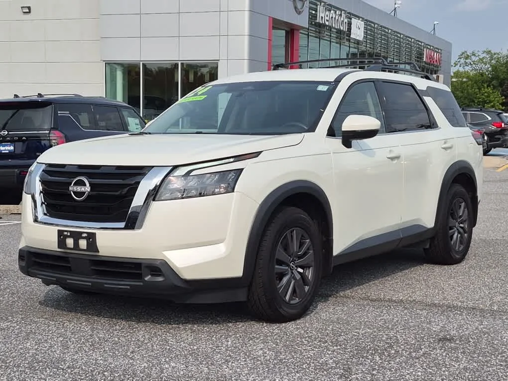 2024 Nissan Pathfinder SV