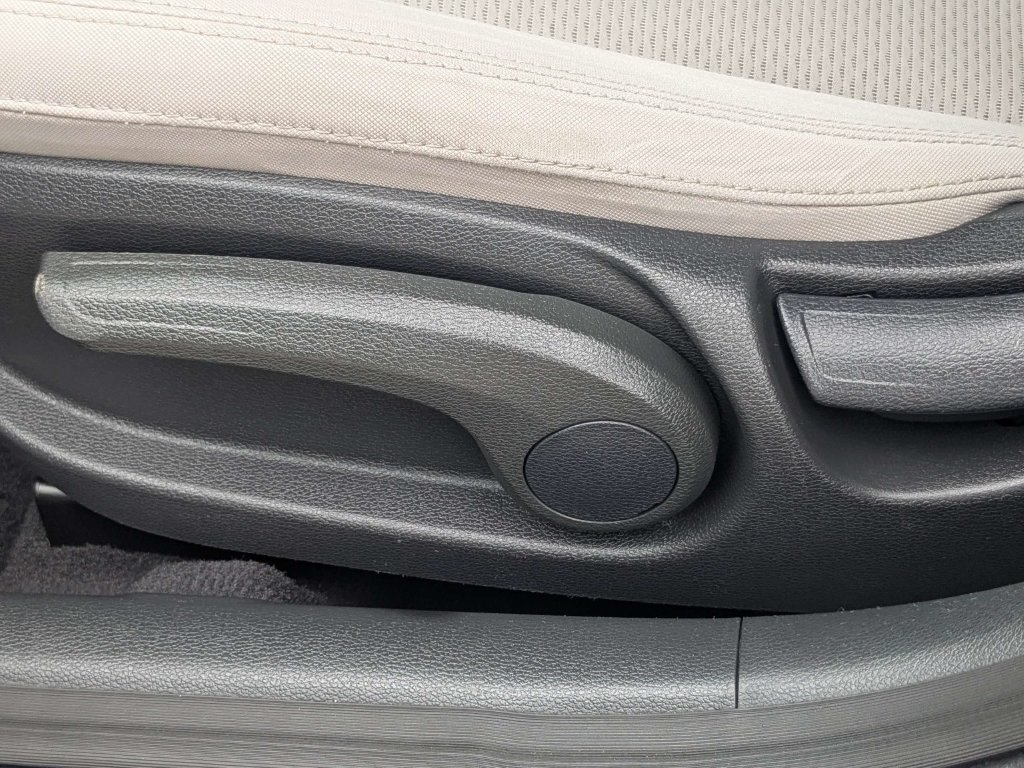 Used 2015 Gray Hyundai SE image 24