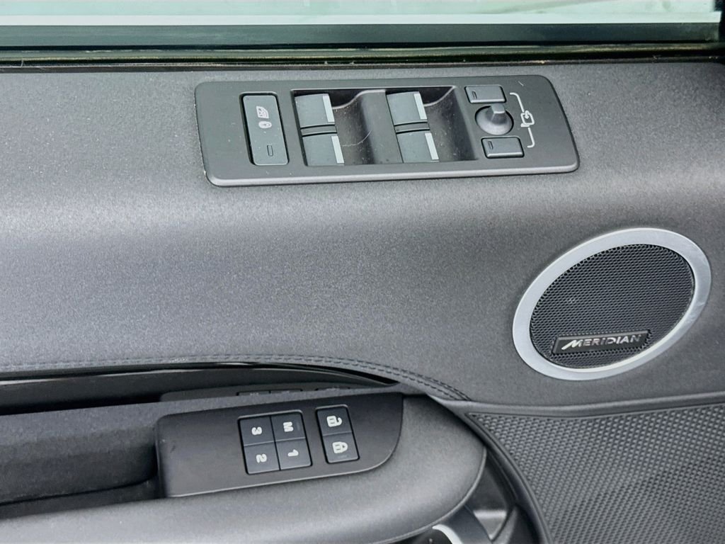 Certified Used 2025 Fuji White Land Rover S image 22