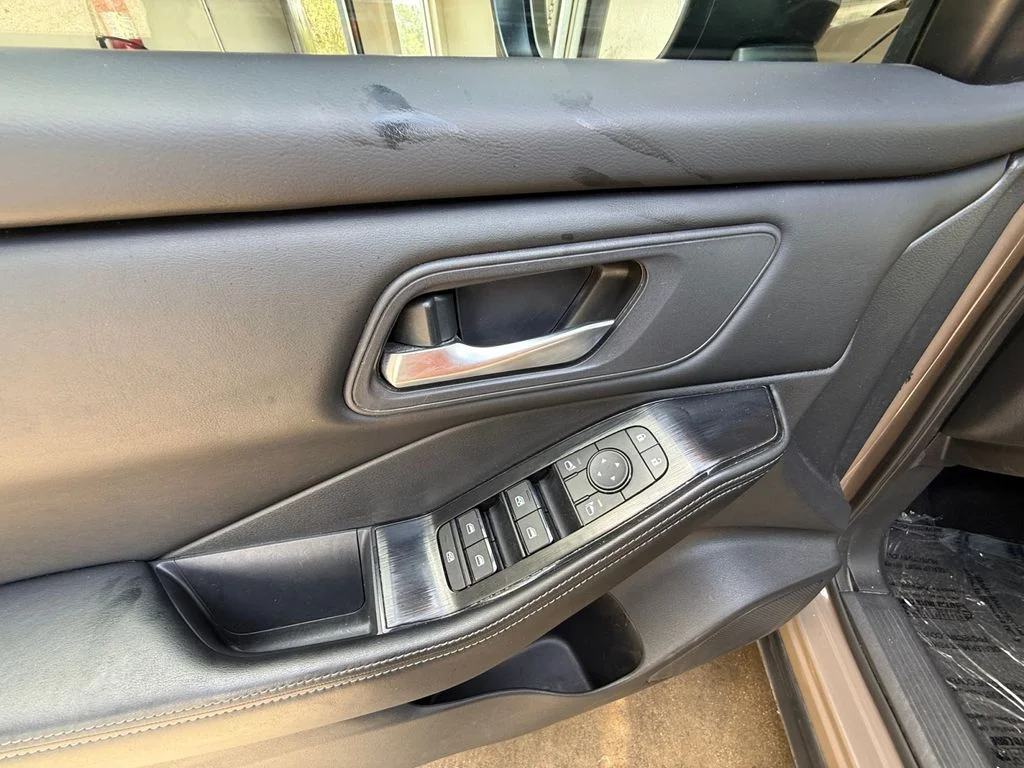 Used 2025 Beige/tan Nissan SV image 11