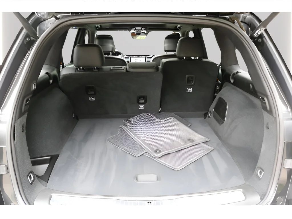 Used 2023  Jeep Summit Reserve image 13