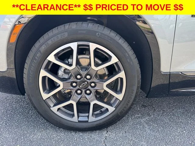 Used 2025 Gray Chevrolet RS image 30