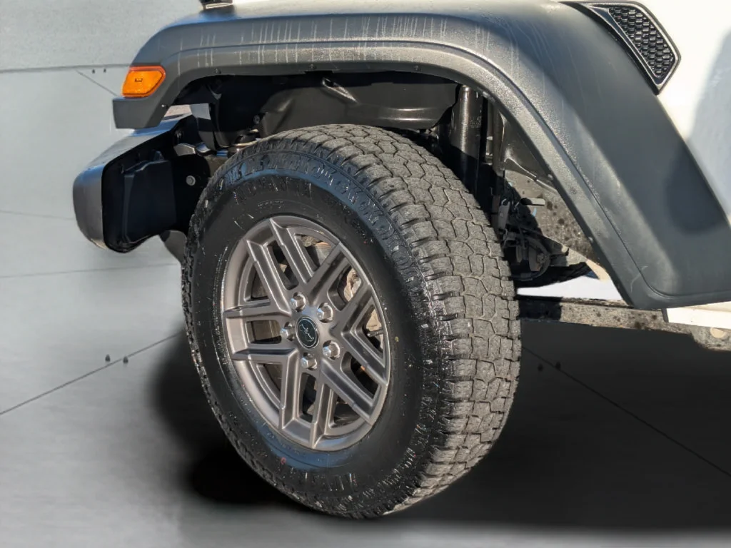 Used 2025 White Jeep Sport S image 32