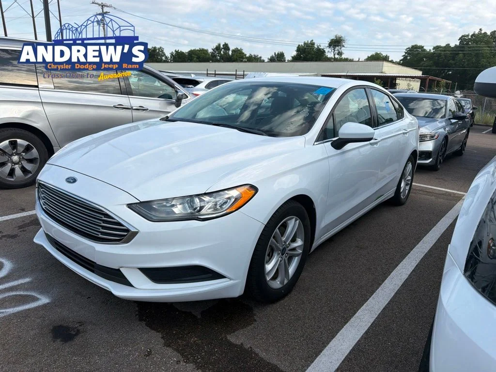 Used 2018 White Ford SE image 1