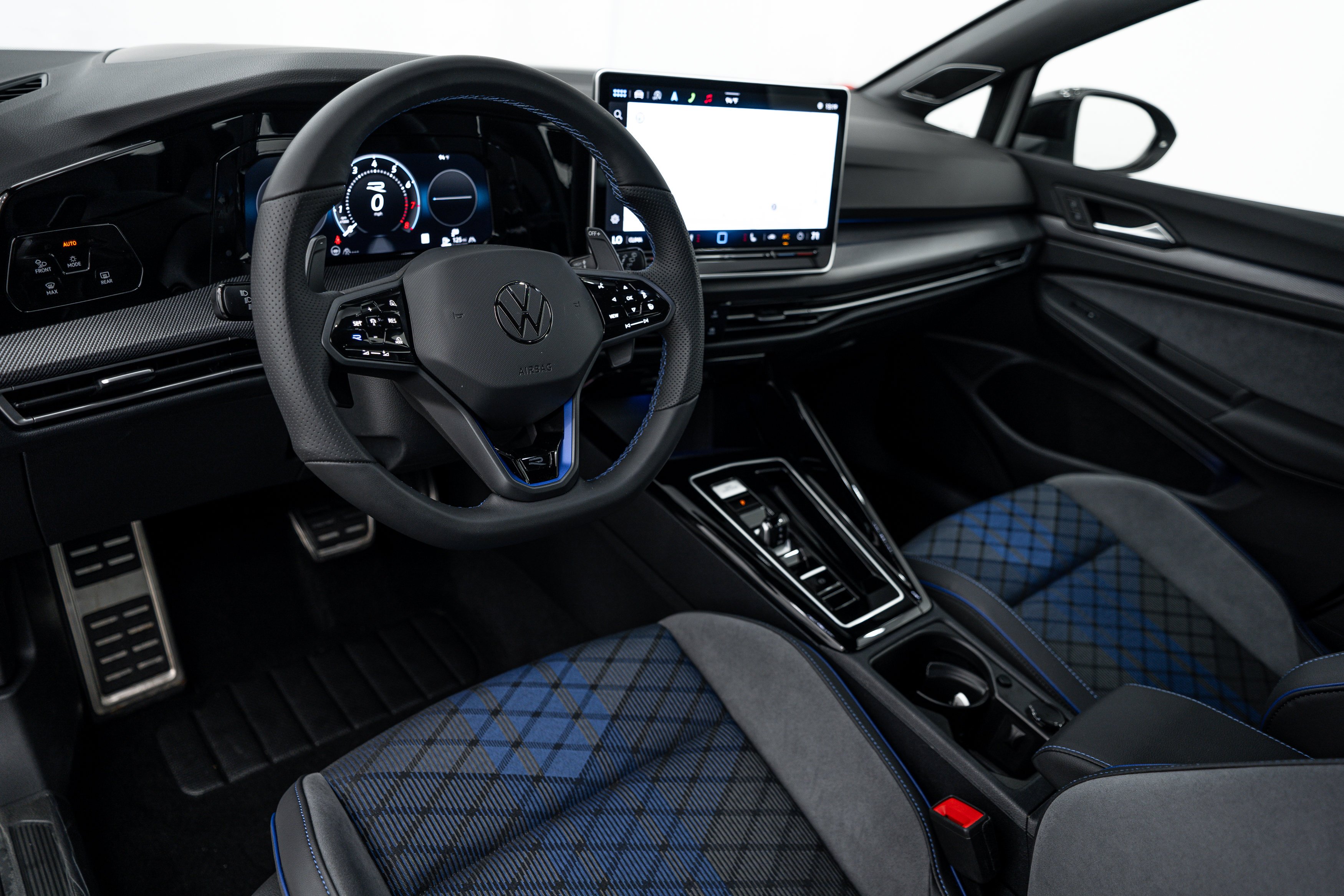 Used 2025 Pure White Volkswagen  image 9