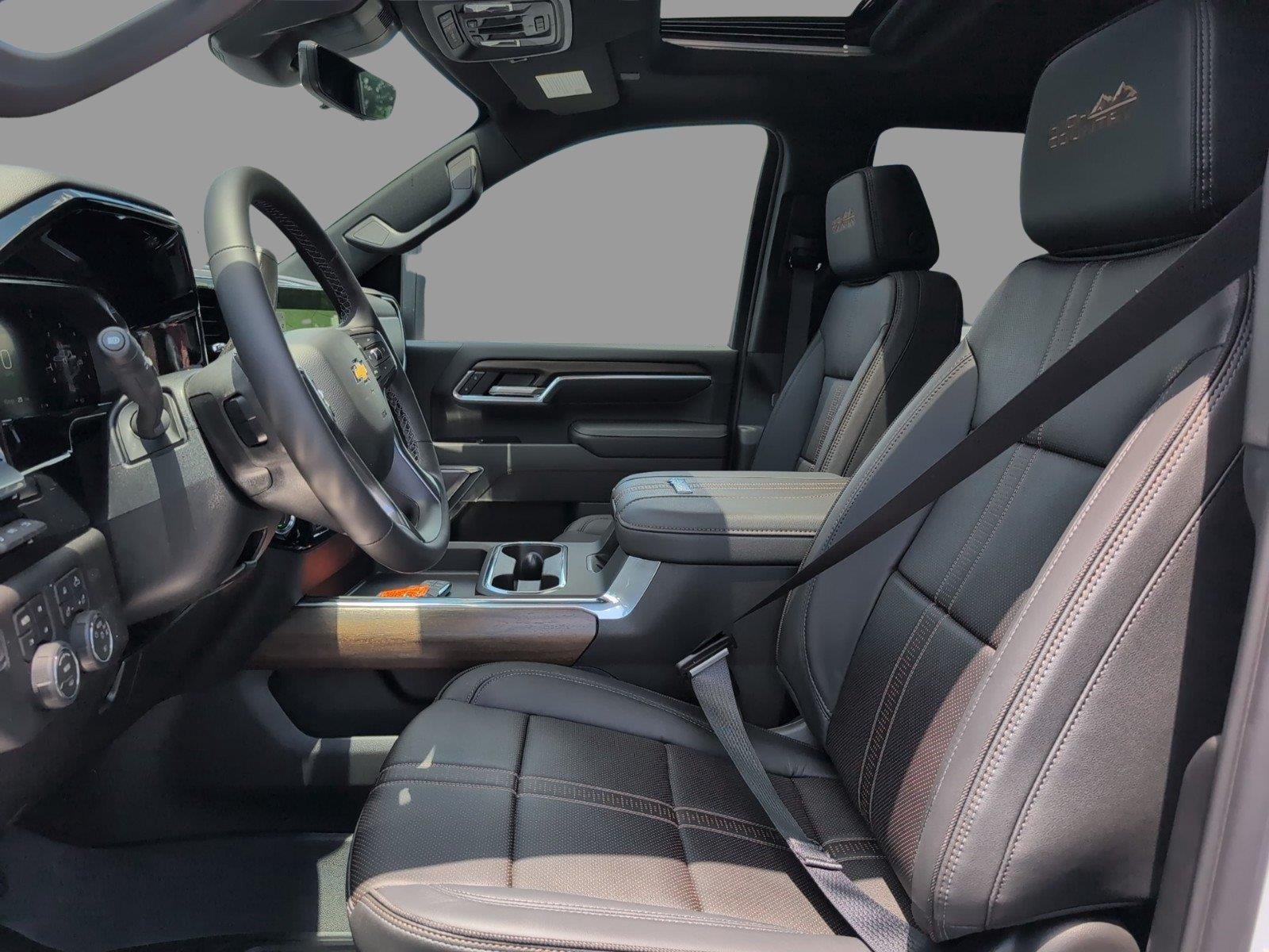 New 2026 Polar White Tricoat Chevrolet High Country image 18