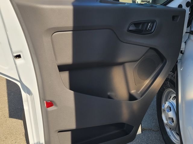 New 2025 Oxford White Ford Cutaway image 6