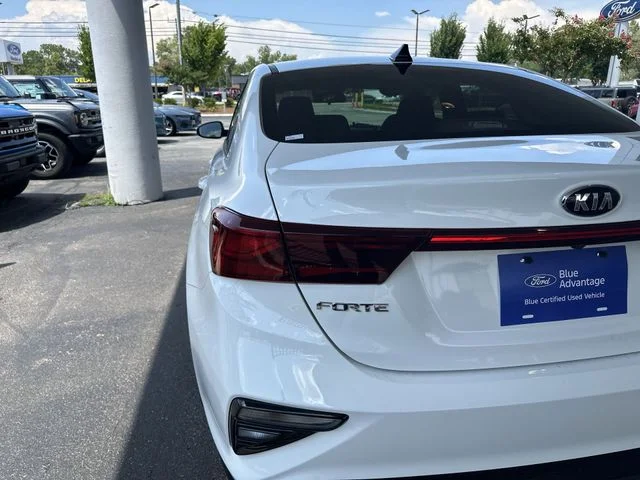Used 2021 White Kia LXS image 25