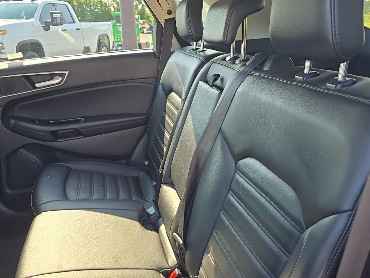 Used 2020 Oxford White Ford SEL image 18