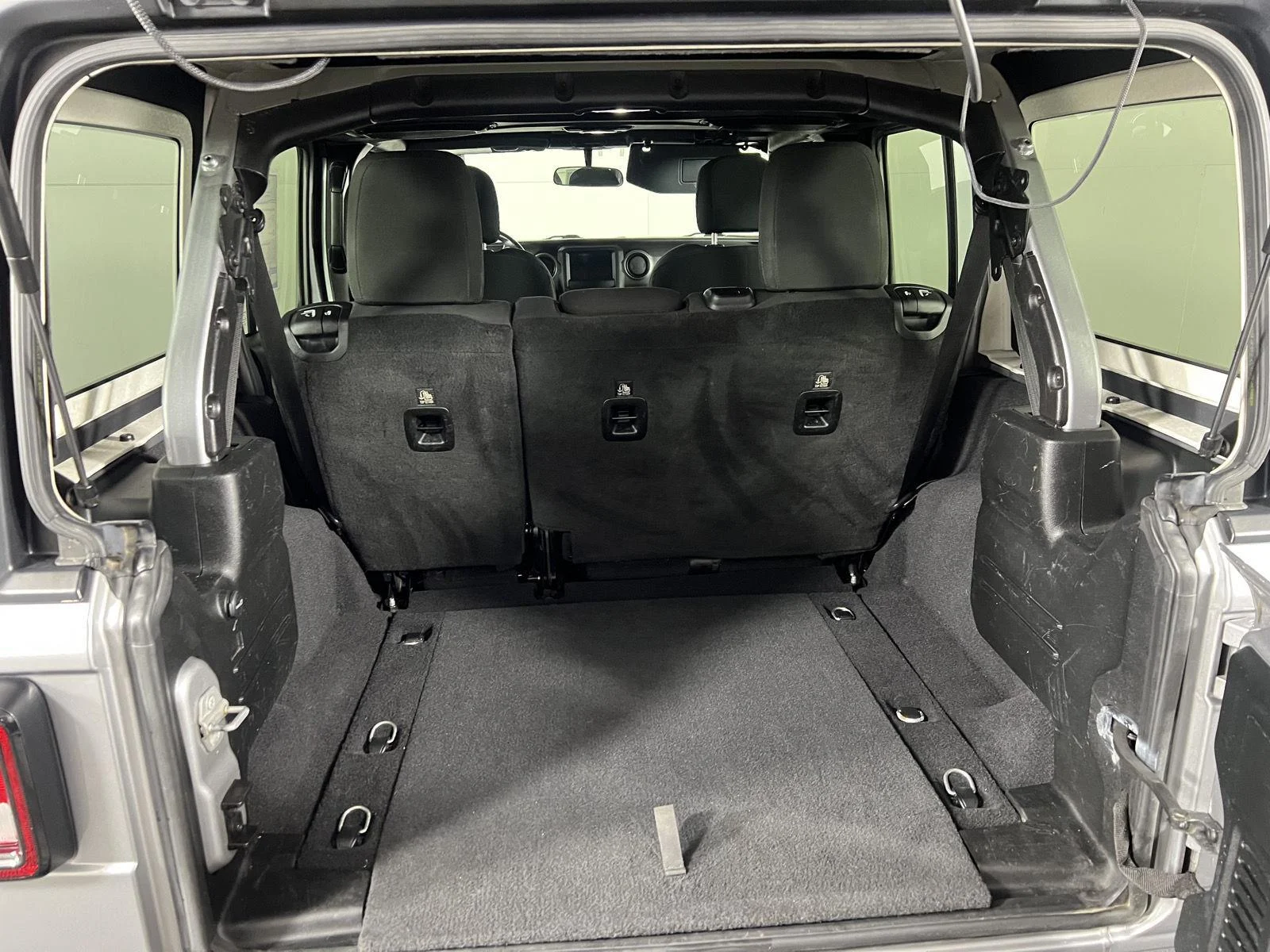 Used 2018 Billet Silver Metallic Clearcoat Jeep Sport S image 14