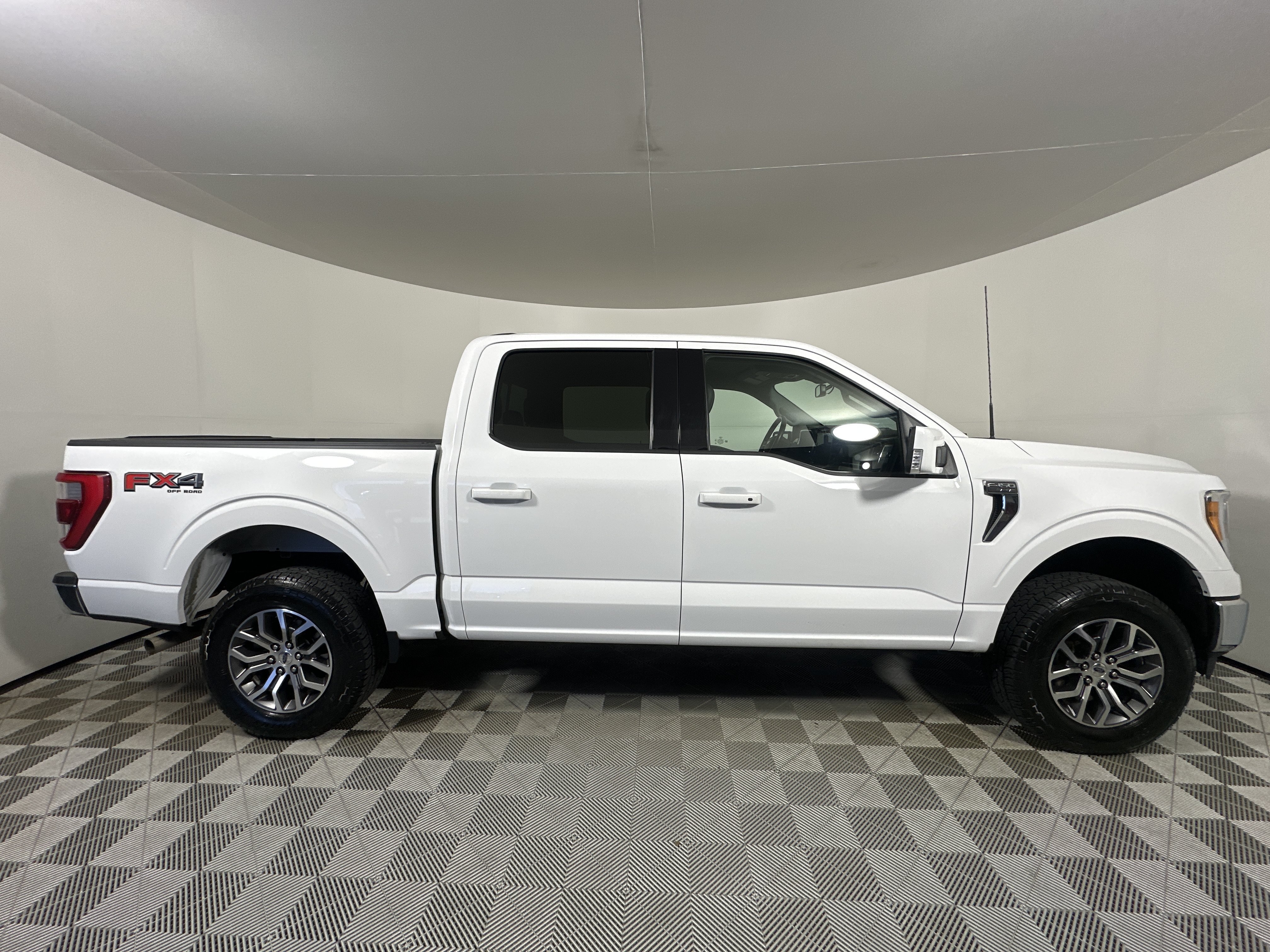 Used 2021  Ford  image 8