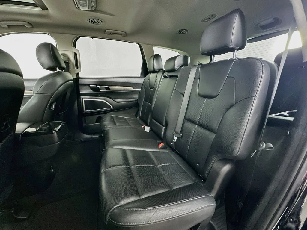Used 2020 Ebony Black Kia EX image 27