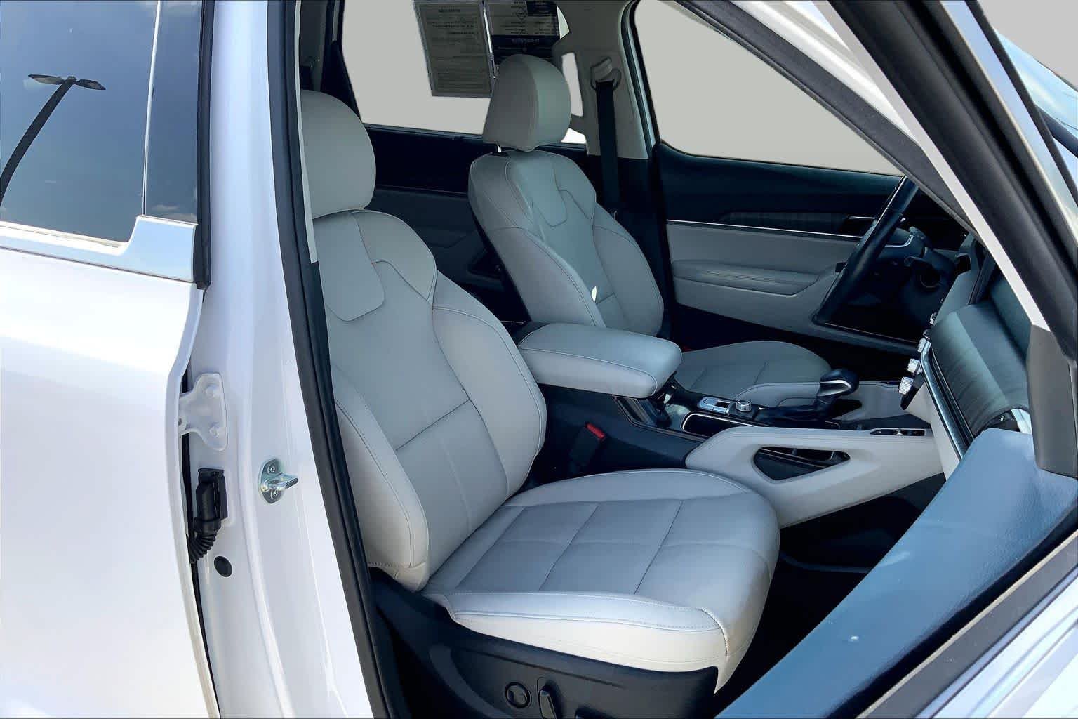 Used 2024 Glacial White Pearl Kia EX image 9