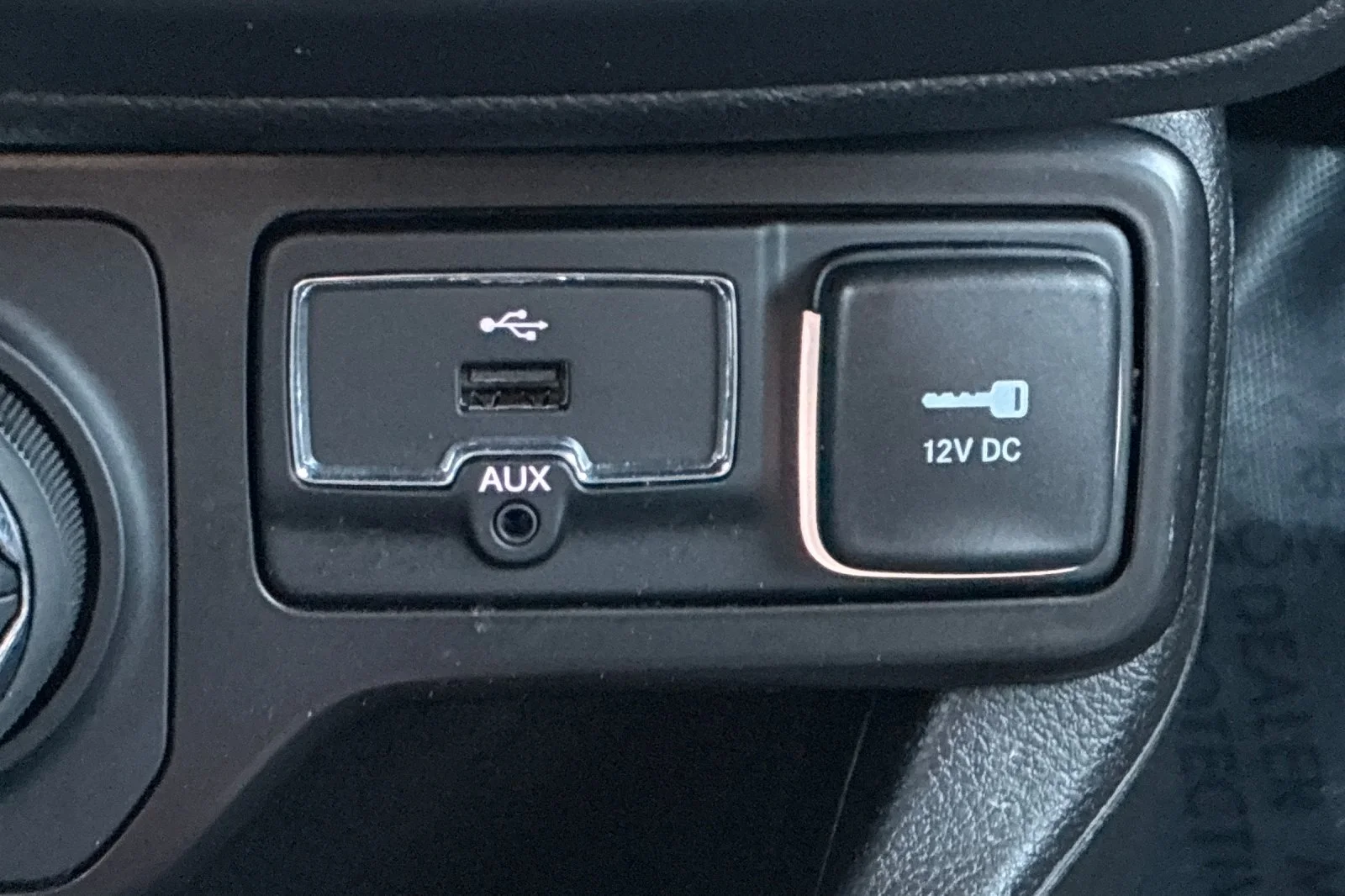 Used 2022 Bikini Metallic Clearcoat Jeep Trailhawk image 33